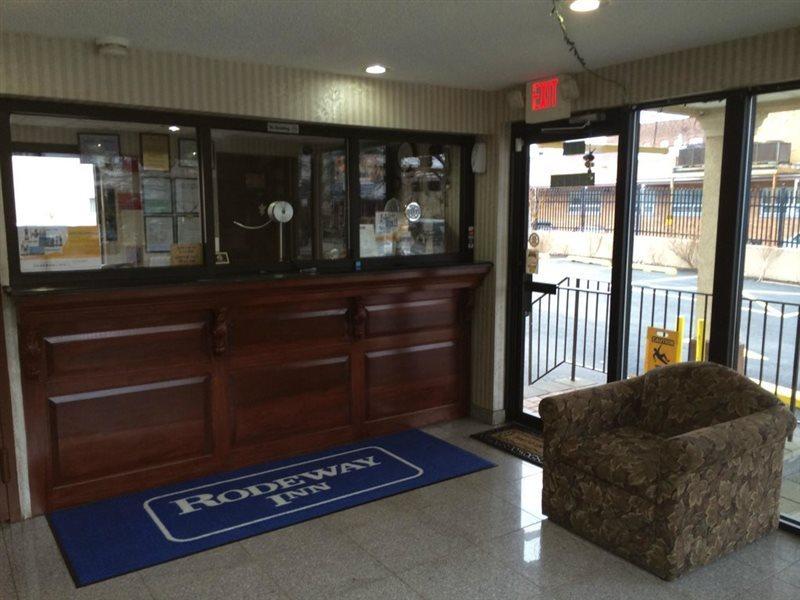 Rodeway Inn Paterson Exterior photo