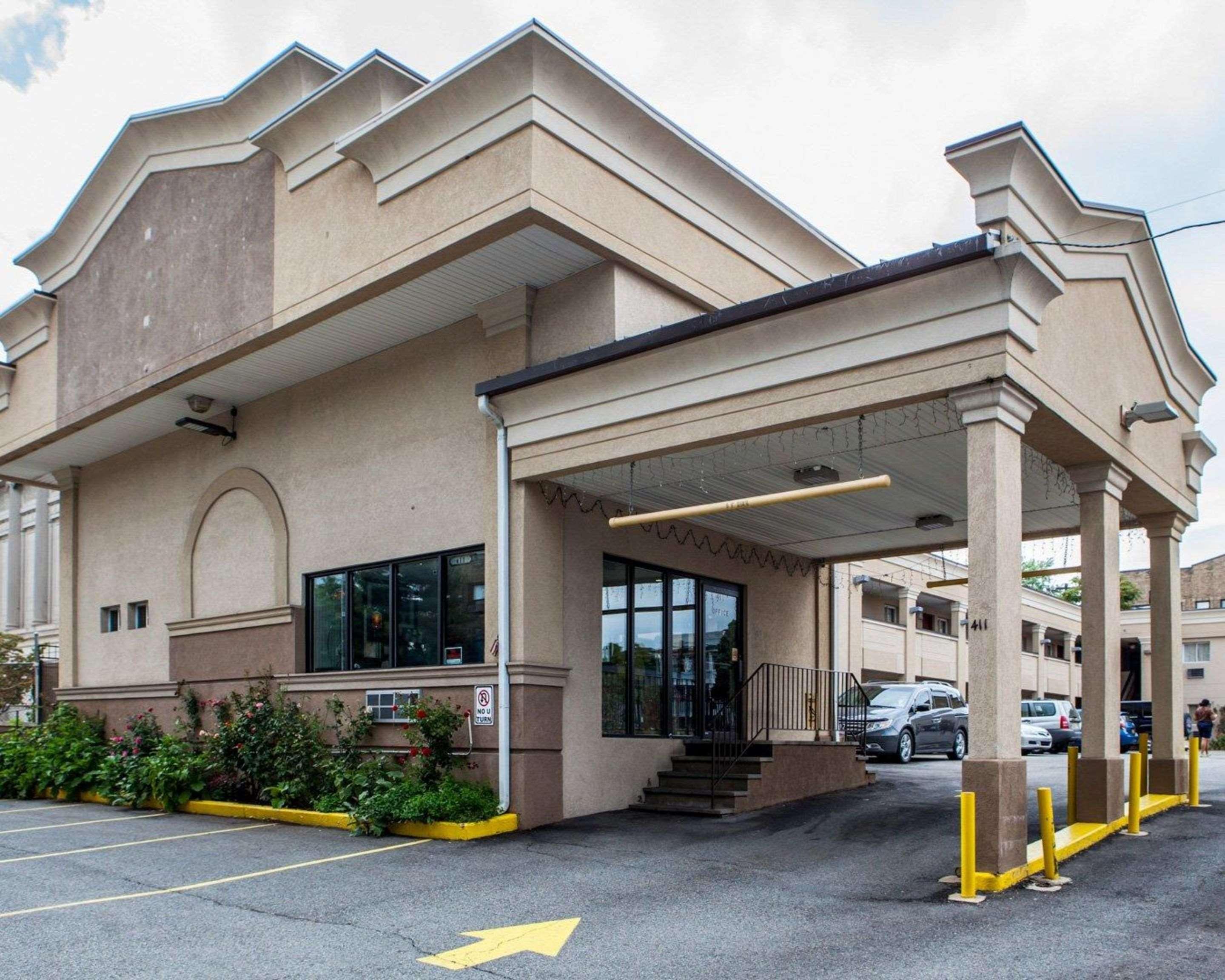 Rodeway Inn Paterson Exterior photo